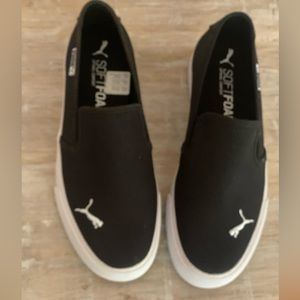 Women’s puma sneaker, black, and white new